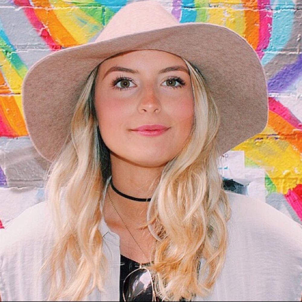 Meet your Posher, Madeline